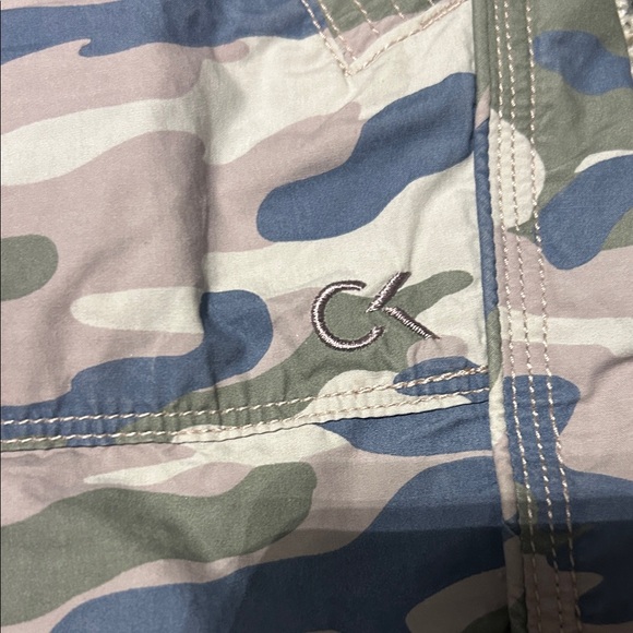 Calvin Klein Women's Camouflage Cargo Shorts - Picture 3 of 6